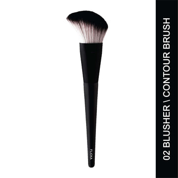 02 Blusher/ Contour Brush